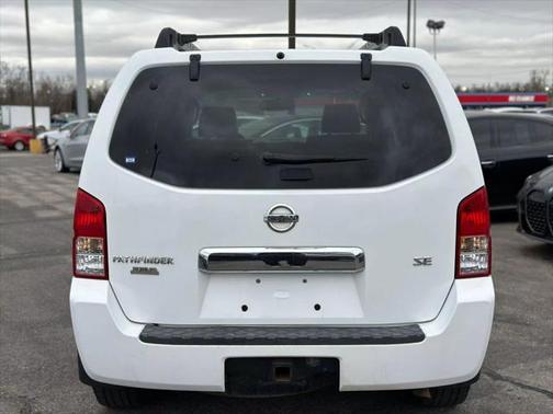 2005 Nissan Pathfinder XE