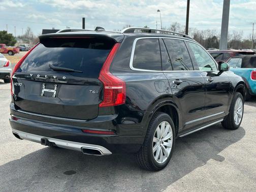 2016 Volvo XC90 T6 Momentum