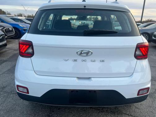 2024 Hyundai VENUE SEL