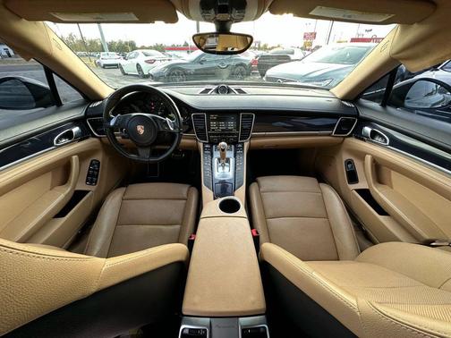 2015 Porsche Panamera 4