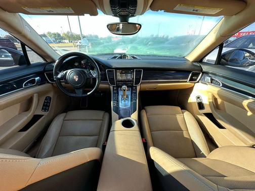 2015 Porsche Panamera 4