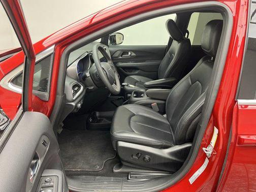 2025 Chrysler Pacifica L