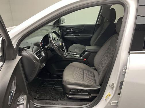 Summit White 2018 Chevrolet Equinox LT