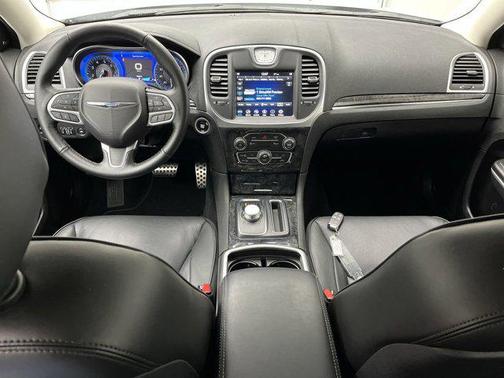 2022 Chrysler 300 Touring