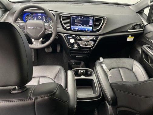 2025 Chrysler Pacifica L