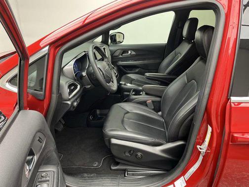 2025 Chrysler Pacifica L