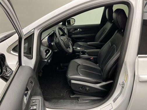 2025 Chrysler Pacifica L