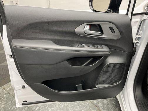 2025 Chrysler Pacifica L