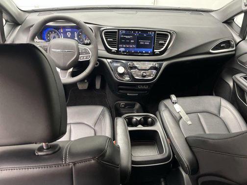 2025 Chrysler Pacifica L