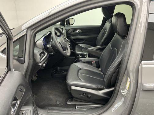 2025 Chrysler Pacifica L