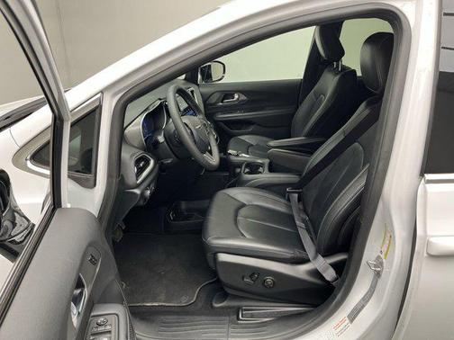 2025 Chrysler Pacifica L