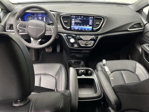 2025 Chrysler Pacifica L