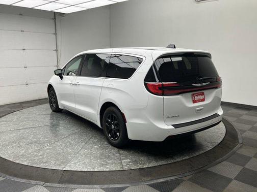2025 Chrysler Pacifica L