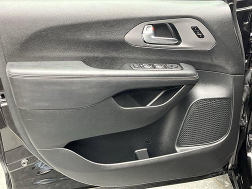 2025 Chrysler Pacifica L