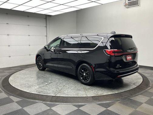 2025 Chrysler Pacifica L