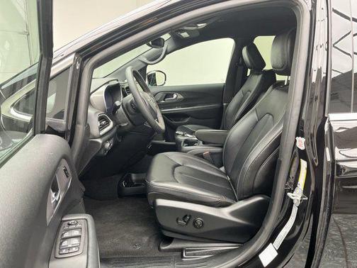 2025 Chrysler Pacifica L