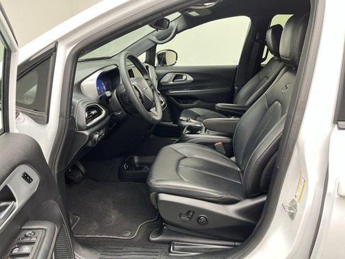 2024 Chrysler Pacifica Hybrid S Appearance Pkg