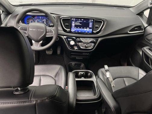 2025 Chrysler Pacifica L