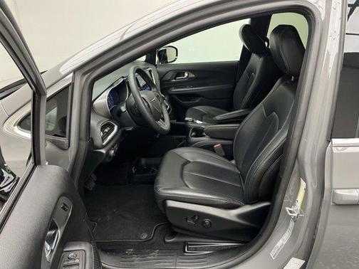 2025 Chrysler Pacifica L