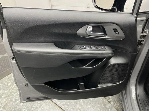 2025 Chrysler Pacifica L