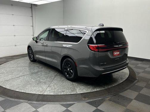 2025 Chrysler Pacifica L