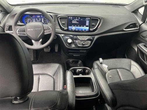 2025 Chrysler Pacifica L