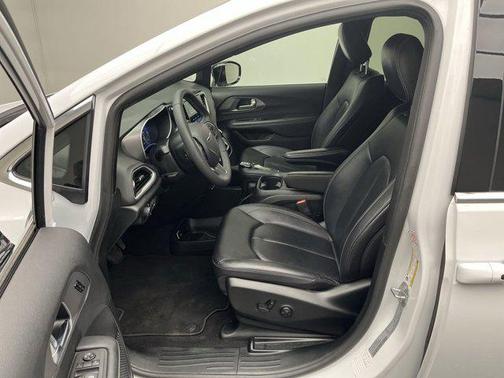 2025 Chrysler Pacifica L