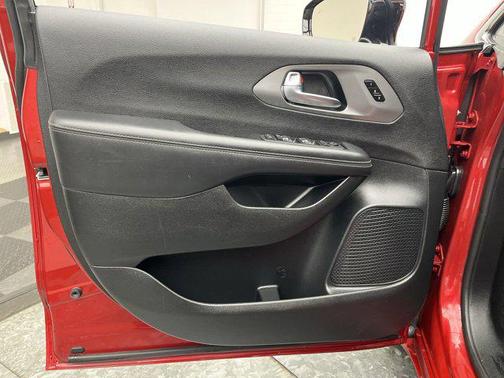 2025 Chrysler Pacifica L