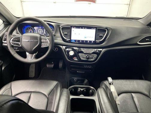 2025 Chrysler Pacifica L