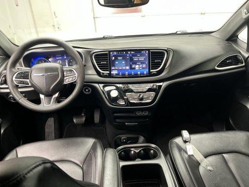 2025 Chrysler Pacifica L