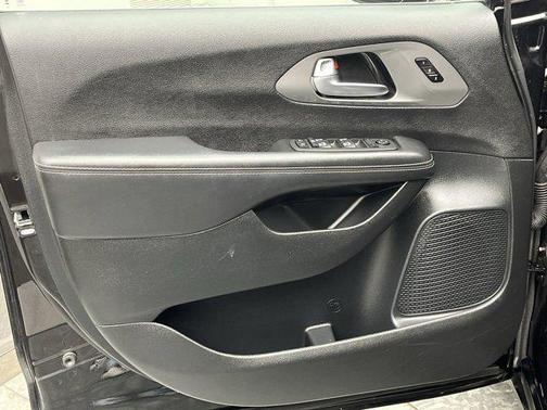 2025 Chrysler Pacifica L