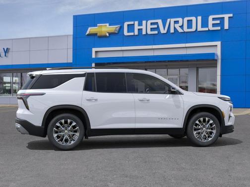 Summit White 2026 Chevrolet Traverse LT