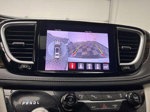 2022 Chrysler Pacifica Hybrid Limited