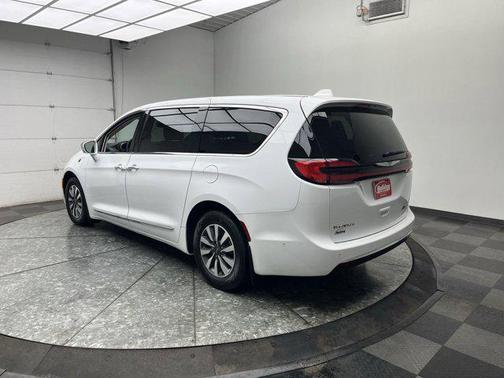 2022 Chrysler Pacifica Hybrid Limited