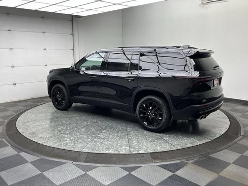 Mosaic Black Metallic 2024 Chevrolet Traverse LT