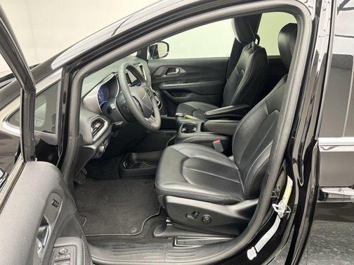 2025 Chrysler Pacifica L