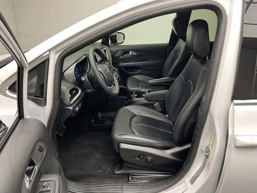 2025 Chrysler Pacifica L