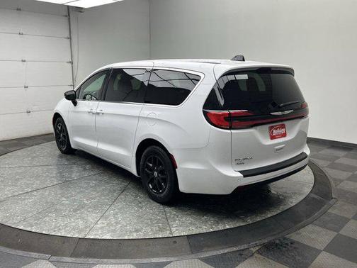 2025 Chrysler Pacifica L