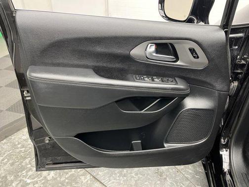 2025 Chrysler Pacifica L