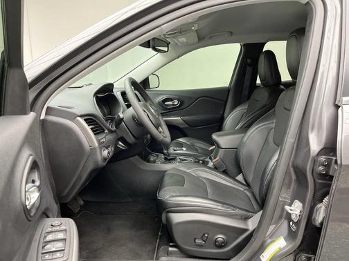Granite Crystal Metallic Clearcoat 2022 Jeep Cherokee Latitude Lux