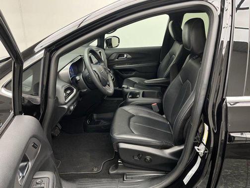 2025 Chrysler Pacifica L