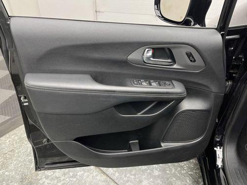 2025 Chrysler Pacifica L