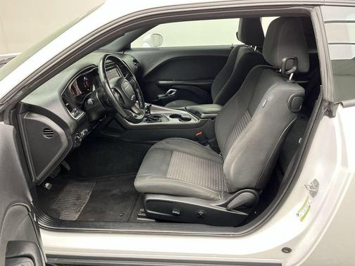 White Knuckle Clearcoat 2019 Dodge Challenger SXT