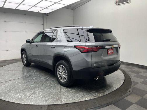 Sterling Gray Metallic 2024 Chevrolet Traverse LT Cloth
