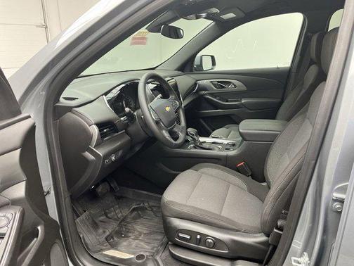 Sterling Gray Metallic 2024 Chevrolet Traverse LT Cloth