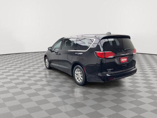 2024 Chrysler Voyager LX