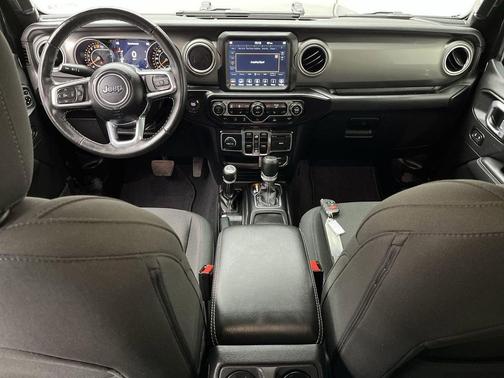 Black Clearcoat 2022 Jeep Wrangler Unlimited Sahara