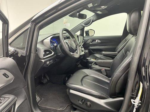 2025 Chrysler Pacifica L