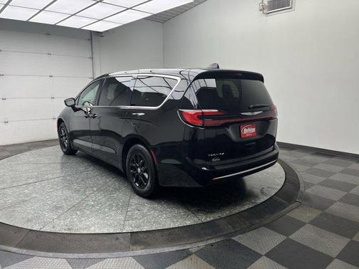 2025 Chrysler Pacifica L