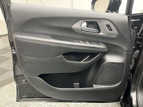 2025 Chrysler Pacifica L